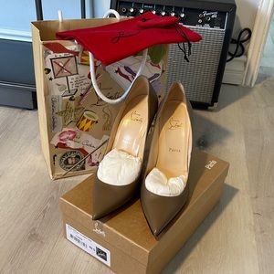 Christian Louboutin Decolette shiny calf Toupe